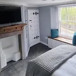 Inn The Angel 3*